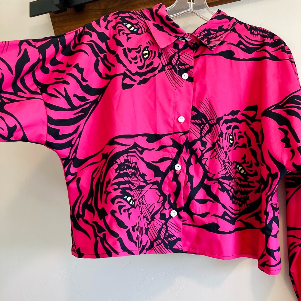 Tiger Cropped Button Down - Picture 4 of 4